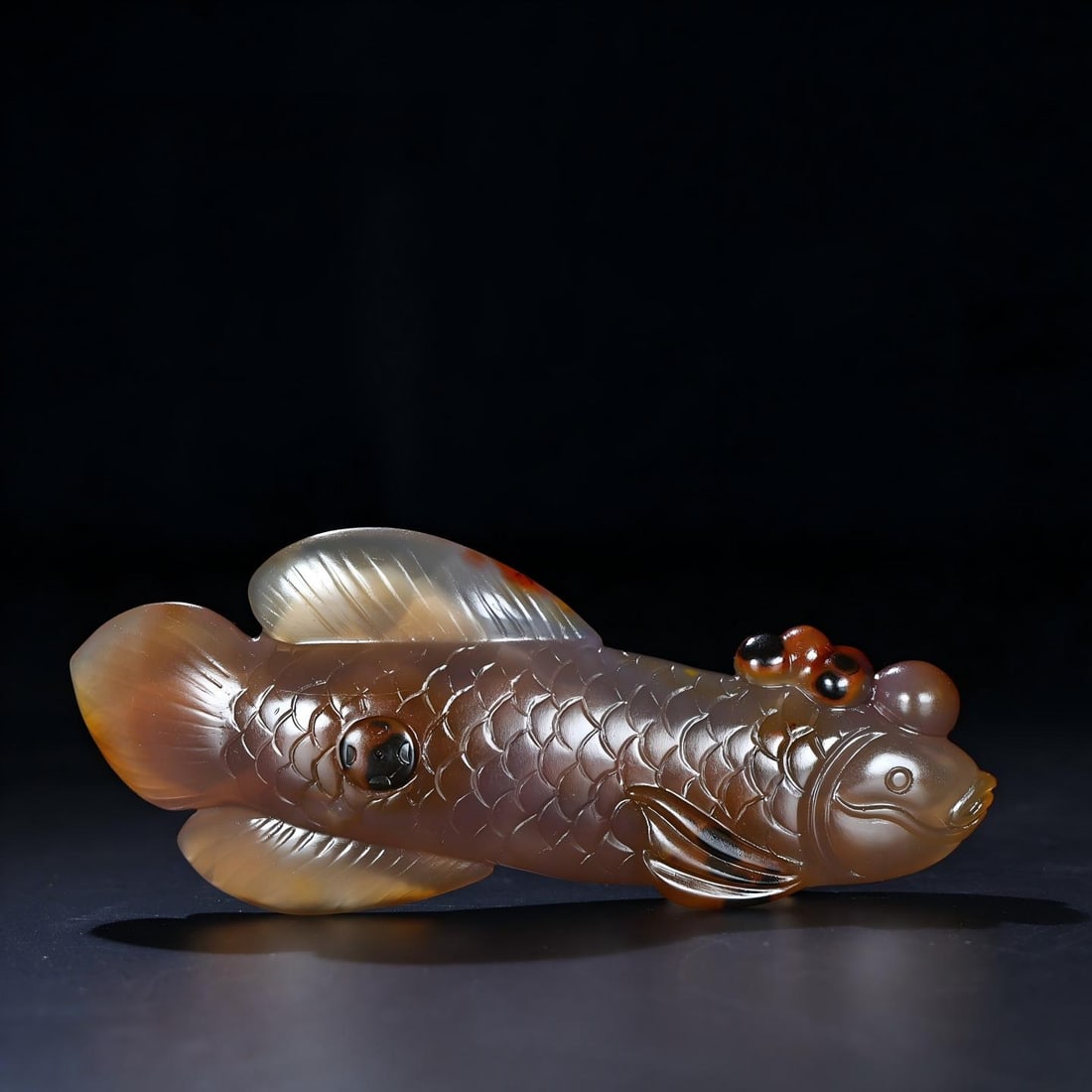 Exquisite antique collection, Hetian jade fish: Exquisite piece, from a private collection. The Hetian jade fish has a thick patina, the color deeply ingrained, and the craftsmanship is superb, with sharp carving. A rare and exceptional piece from