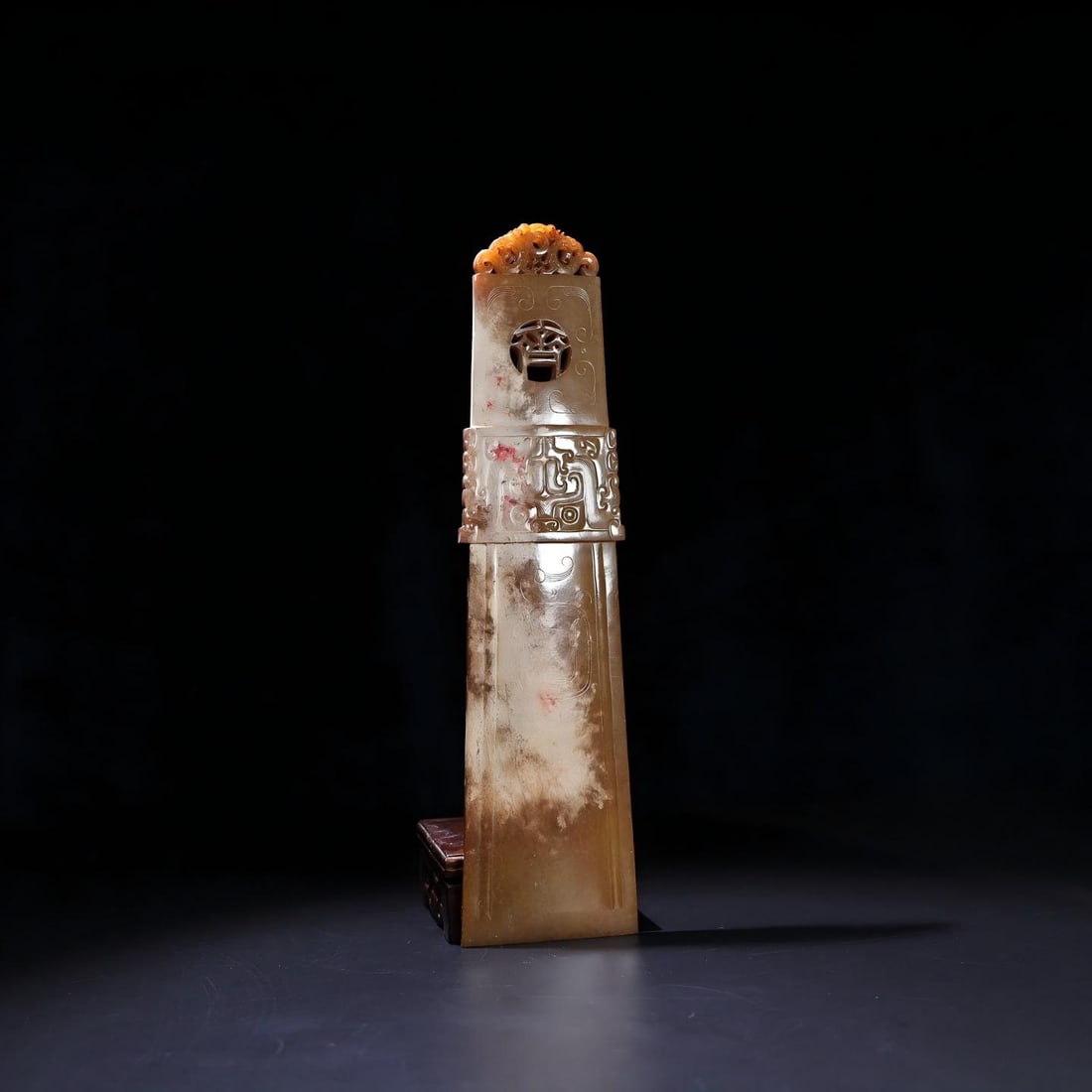 Exquisite antique, Hetian jade scepter with full patina from burial site.: Exquisite antique, this Hetian jade scepter, unearthed and fully patinated, boasts a thick, deep patina and exquisite craftsmanship with sharp carving. A rare and exceptional piece from a private