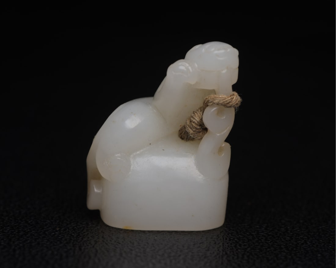 Hotan Jade Seal: Hetian jade seal dimensions: 4.0 x 3.0 x 2.3 cm, weight 41 g. The jade is delicate and warm to the touch, with an exquisite and elegant design, superb carving, and a natural and rustic patina. It has