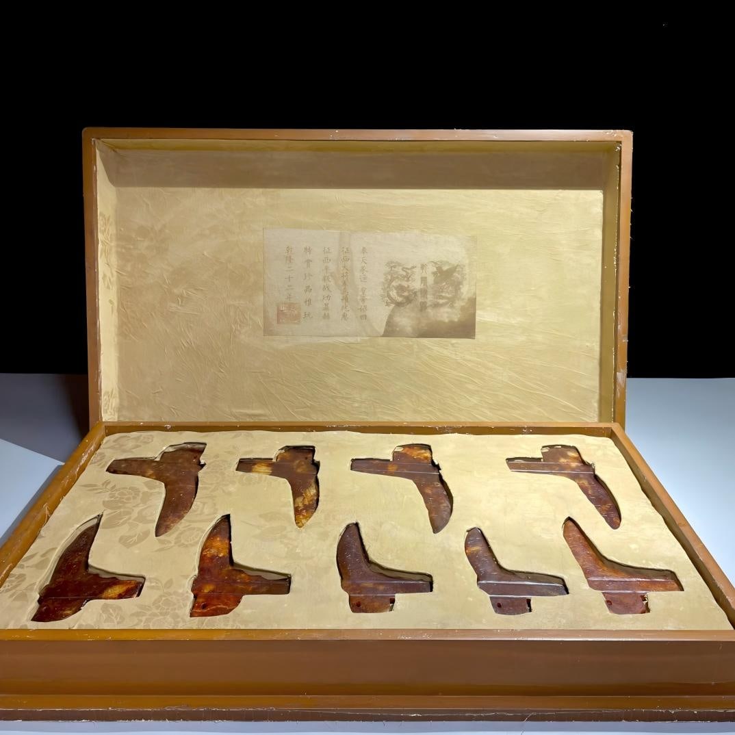 Treasured Hetian jade dagger-head weapon bestowed by Emperor Qianlong (1 of 9)