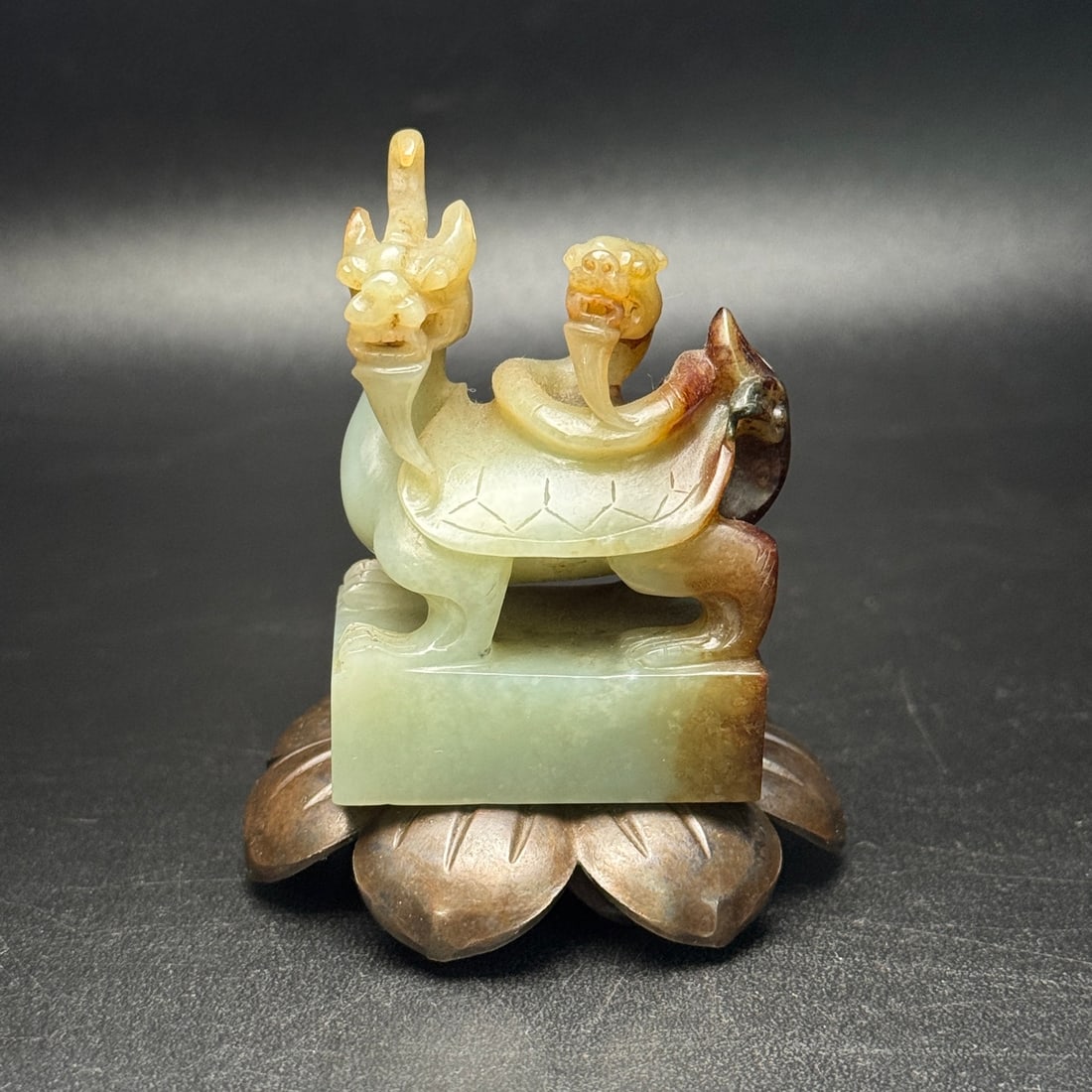 Hetian jade Xuanwu-shaped seal carving (1 of 9)
