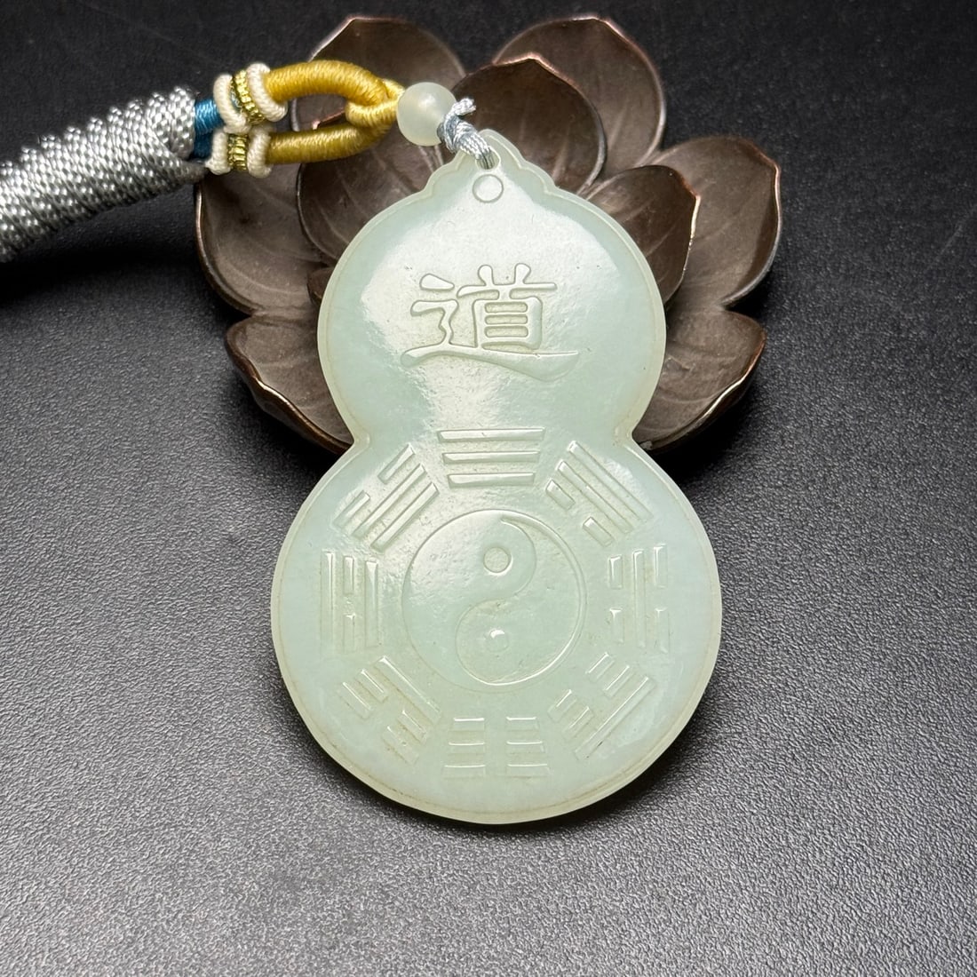 Hetian jade gourd-shaped Tai Chi Bagua carving: This Hetian jade gourd-shaped Tai Chi Bagua carving showcases the warm, lustrous texture of Hetian jade, with a pale bluish-white color and a translucent, delicate texture, consistent with the charact