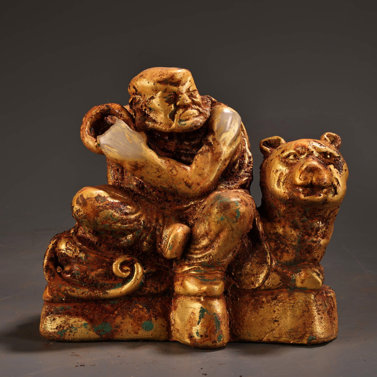 White jade carvings of Arhat figures unearthed from a tomb in the countryside (1 of 8)