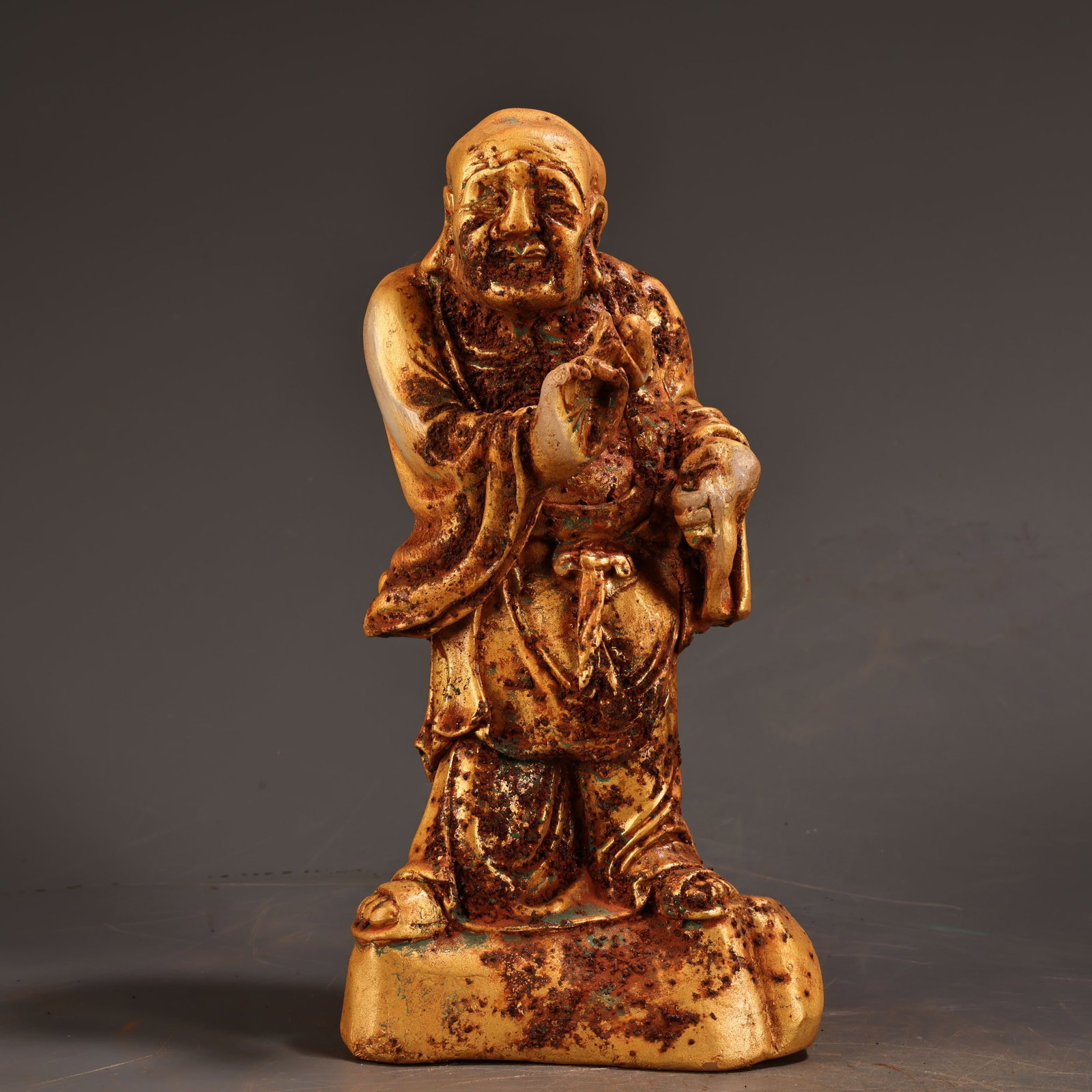 White jade carvings of Arhat figures unearthed from a tomb in the countryside (1 of 10)