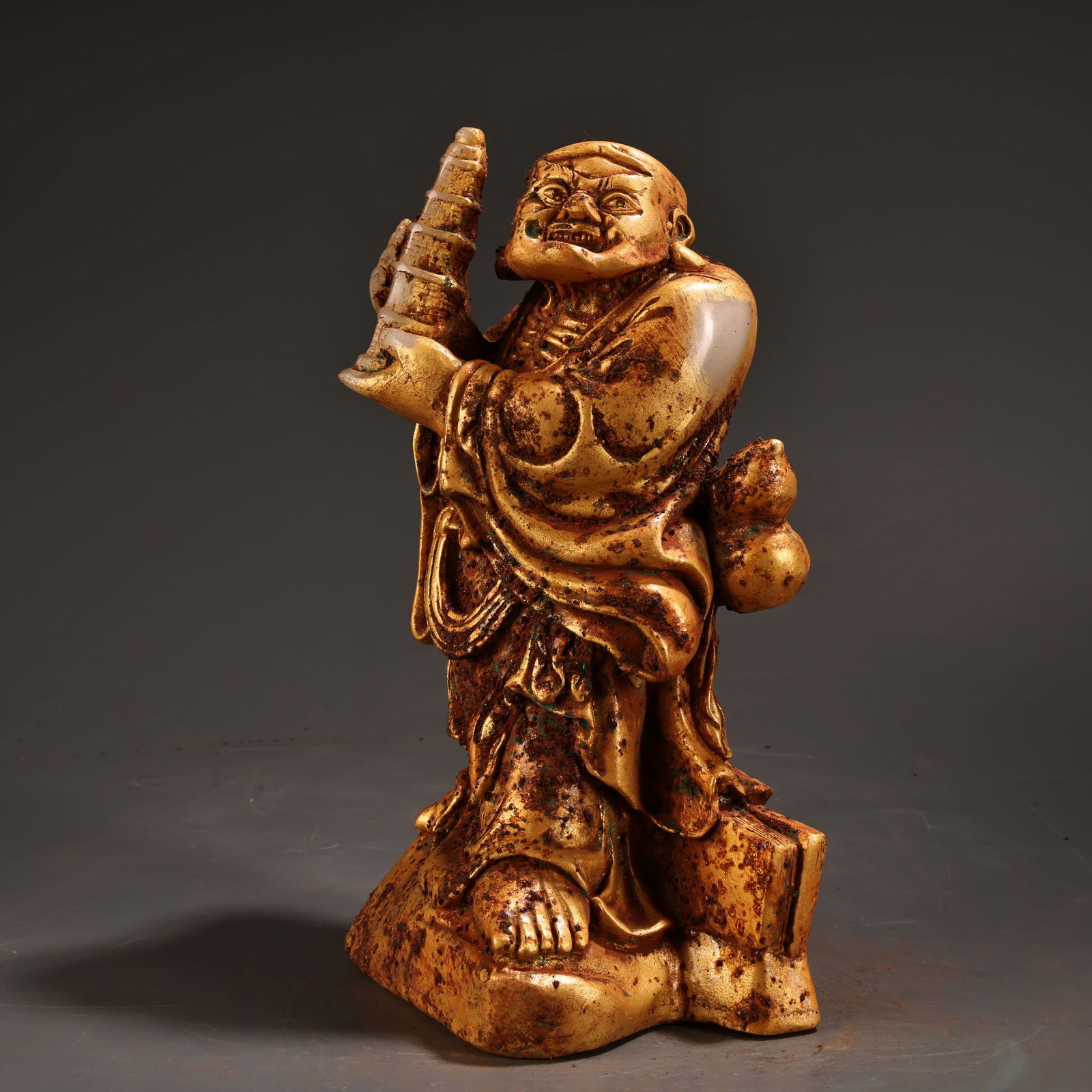 White jade carvings of Arhat figures unearthed from a tomb in the countryside (1 of 11)