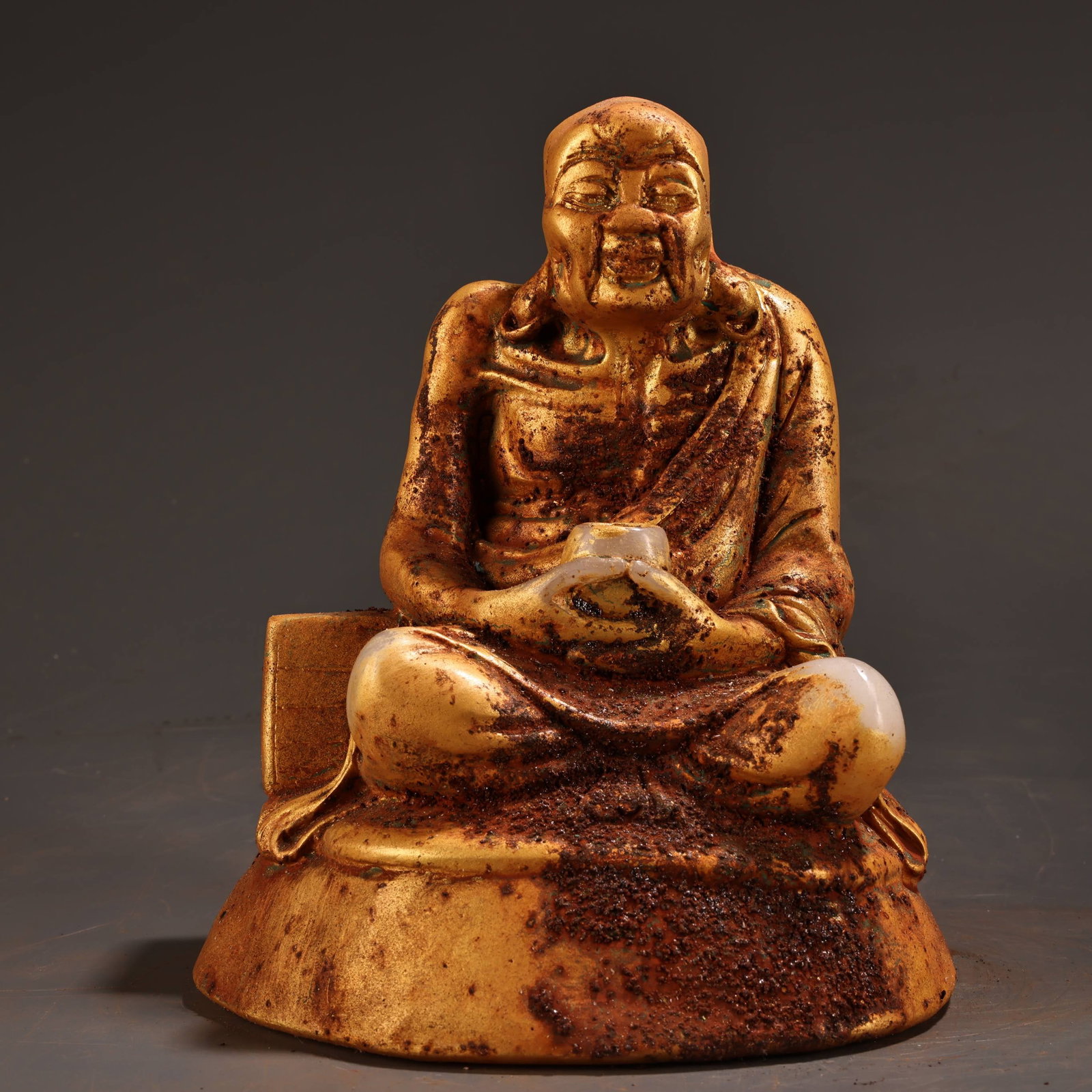 White jade carvings of Arhat figures unearthed from a tomb in the countryside (1 of 11)