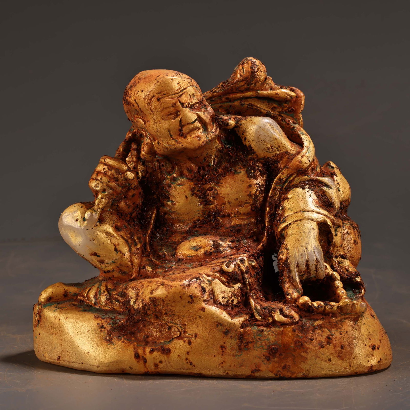 White jade carvings of Arhat figures unearthed from a tomb in the countryside (1 of 12)