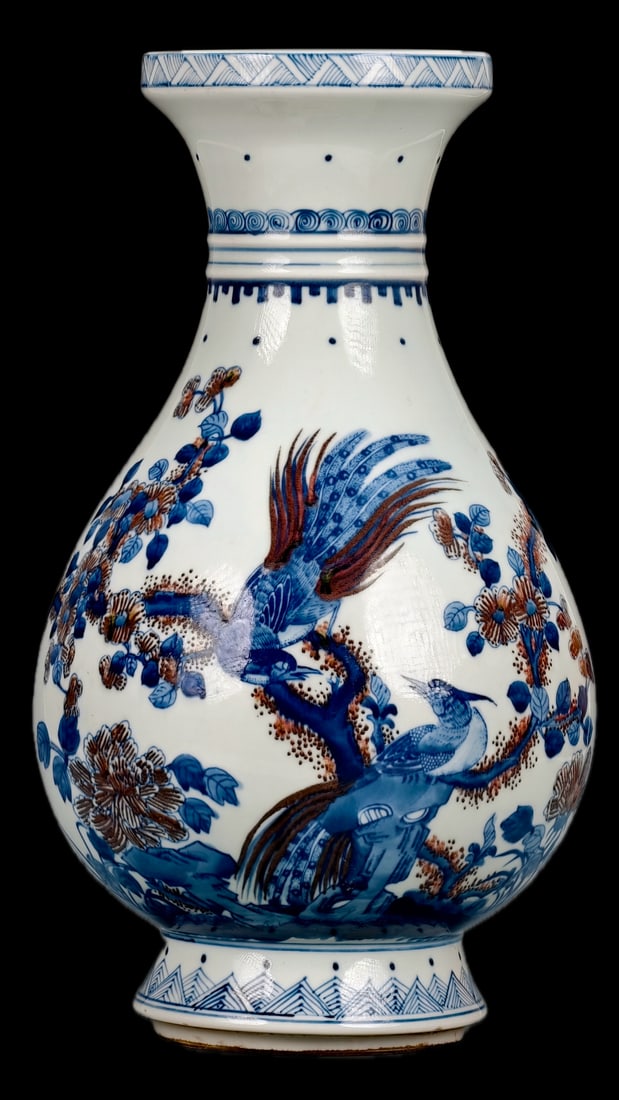 A blue-and-white underglaze red vase with a "magpie on an eyebrow" design, made during the Qianlong (1 of 9)