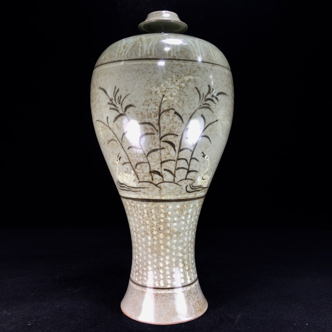 Song Dynasty Goryeo porcelain plum vase with a patina that has been passed down through generations. (1 of 9)