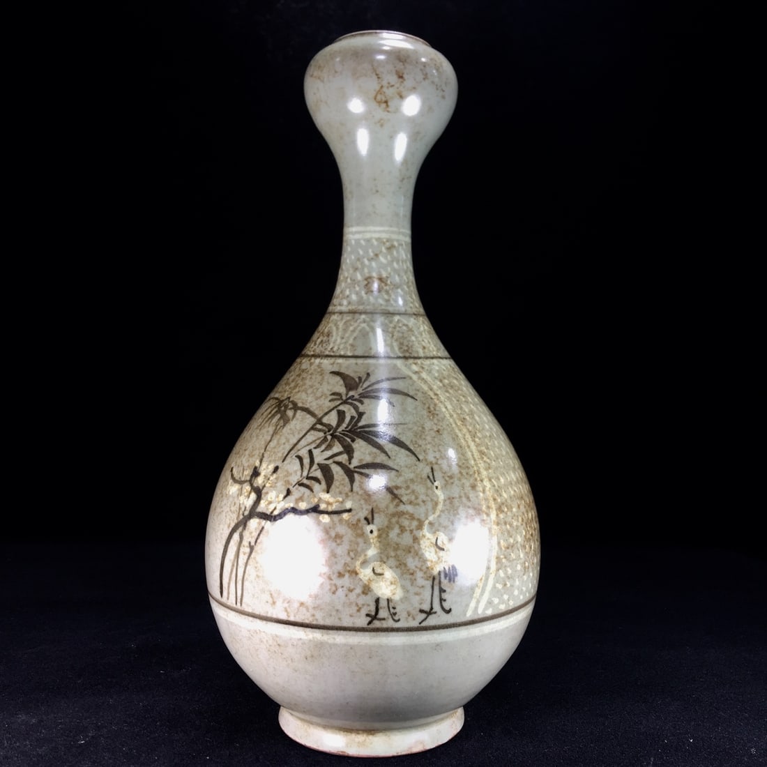A Song Dynasty Goryeo porcelain garlic-shaped vase with a rich patina. (1 of 9)