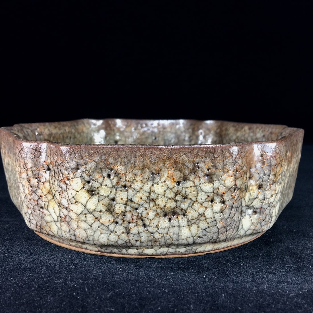 A Song Dynasty Ge ware fruit plate with a beautiful patina. (1 of 9)