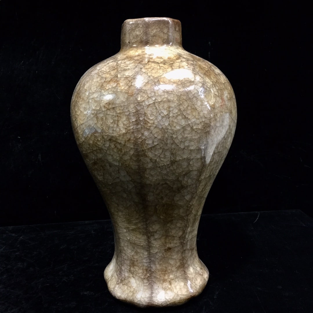 Song Dynasty official kiln plum vase with a weathered patina, passed down through generations. (1 of 7)