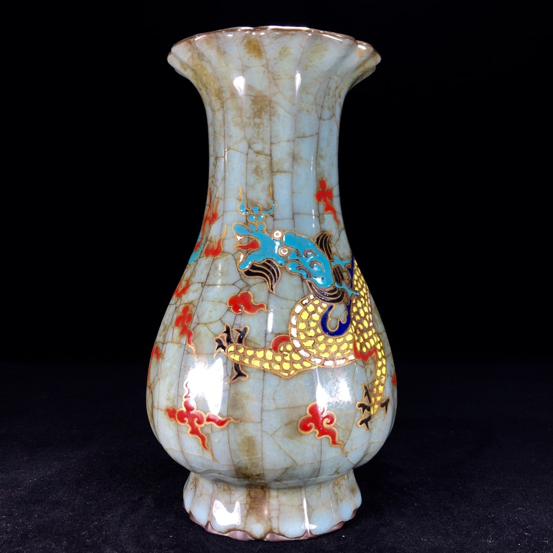 A Song Dynasty official kiln painted dragon-patterned flower-shaped vase with a rich patina. (1 of 9)