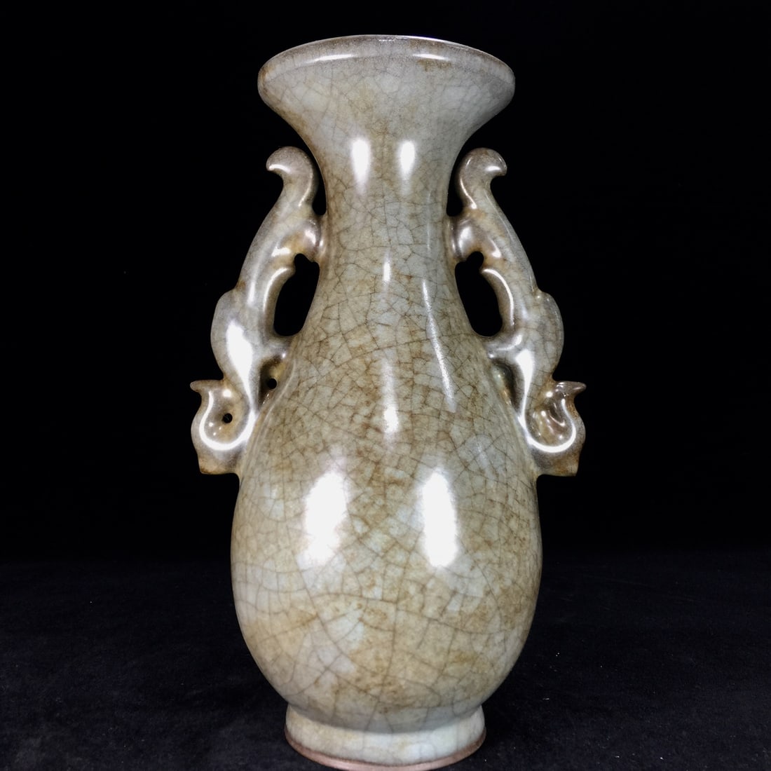A Song Dynasty official kiln phoenix-ear vase with a patina developed over time. (1 of 9)