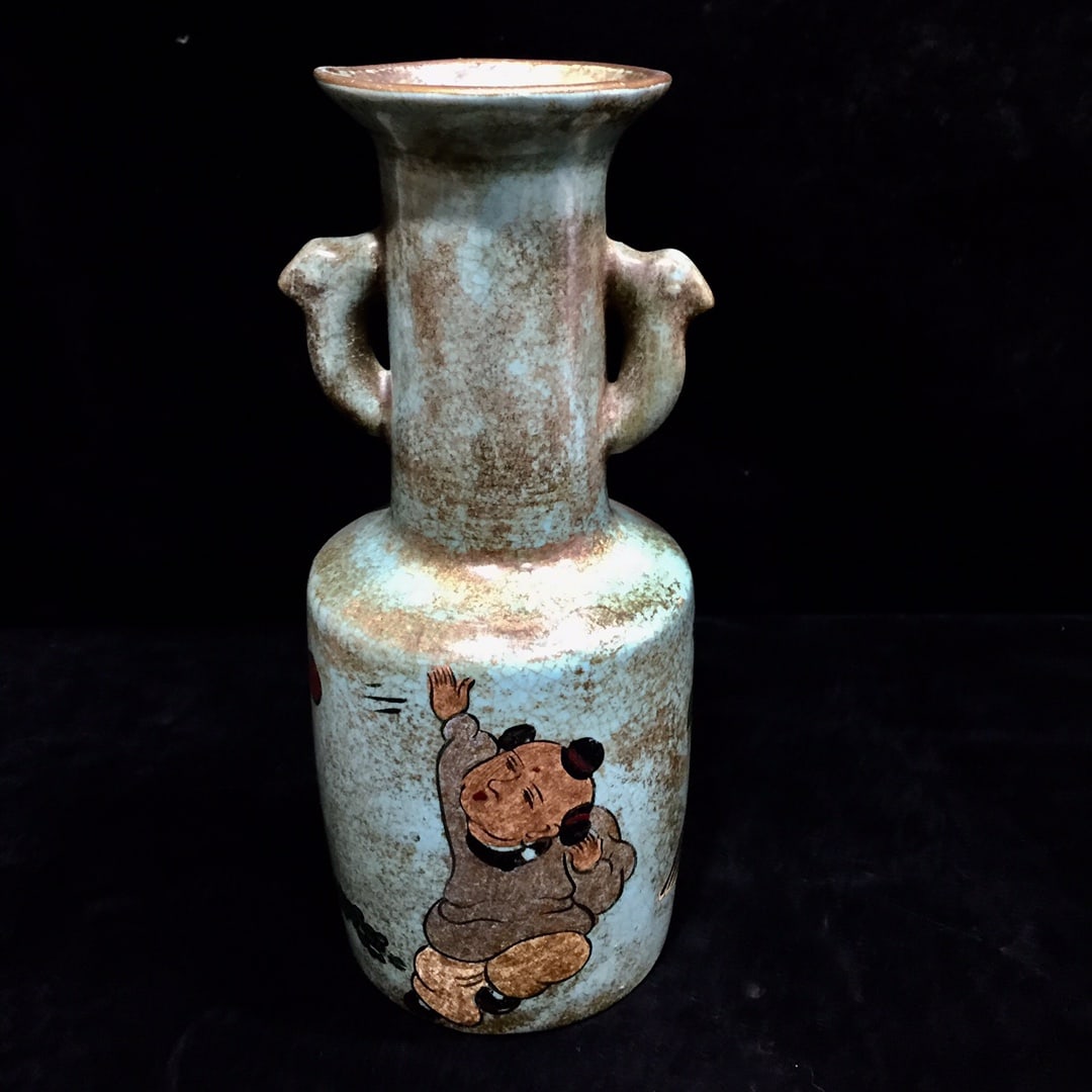 A Song Dynasty Ru ware painted double-eared mallet-shaped vase with a rich patina. (1 of 7)