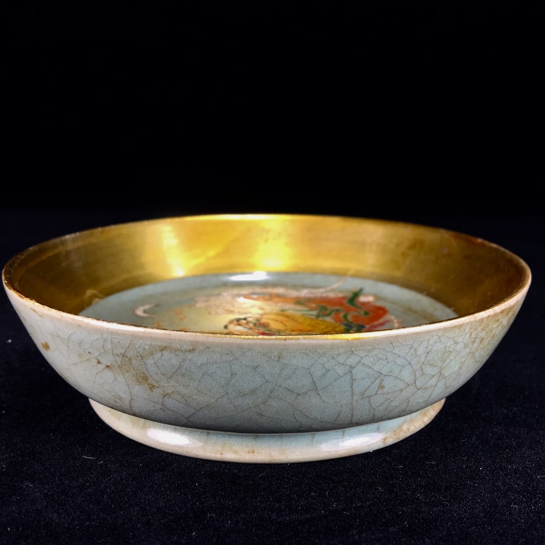 A Song Dynasty Ru ware gilded flying apsaras round washer with a patina that has been passed down (1 of 9)