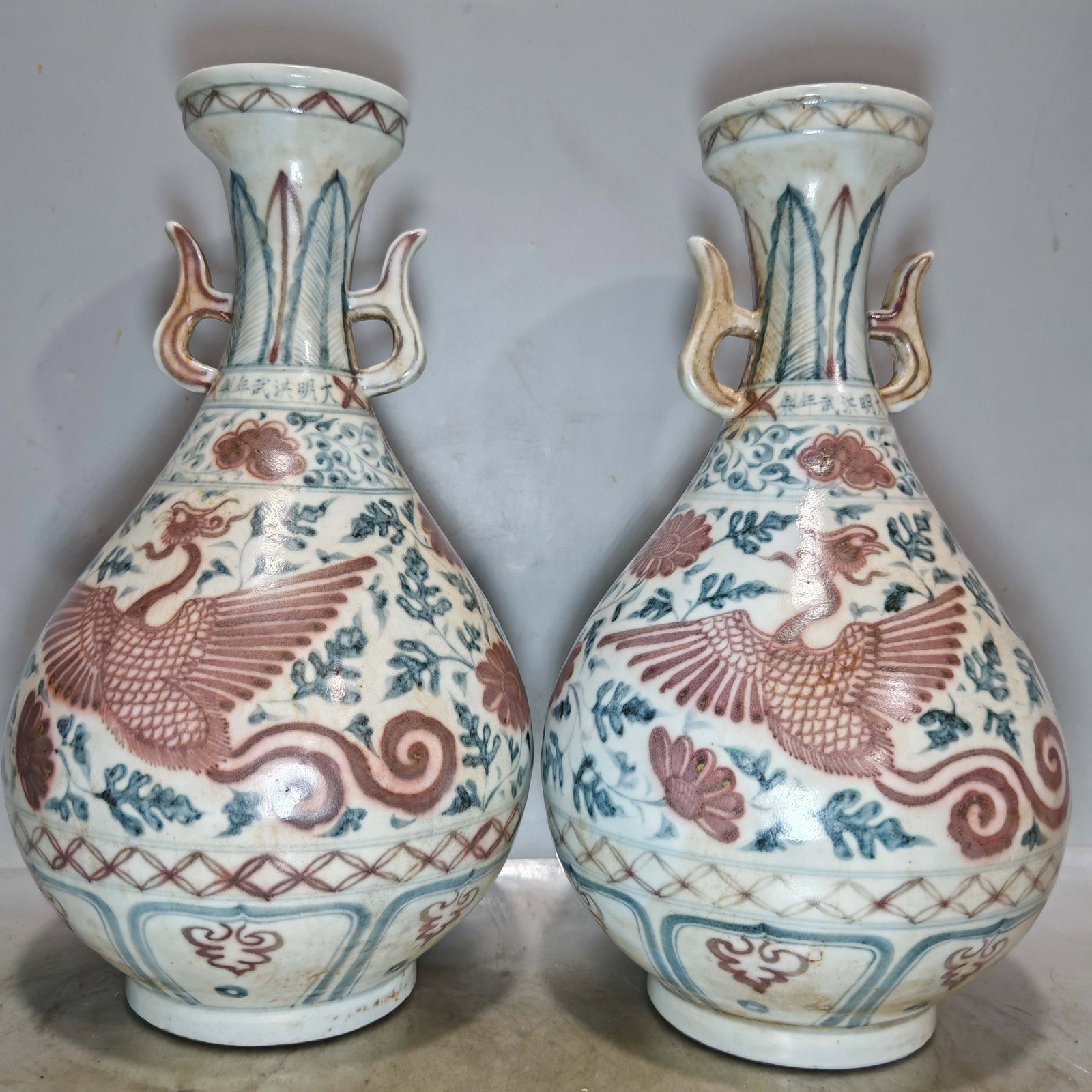 Made in the Hongwu period of the Ming Dynasty, hand-painted blue and white underglaze red phoenix: Made in the Hongwu period of the Ming Dynasty, hand-painted blue and white underglaze red phoenix double-eared vase Provenance:An old private collection in Scotland, United Kingdom. Private collection