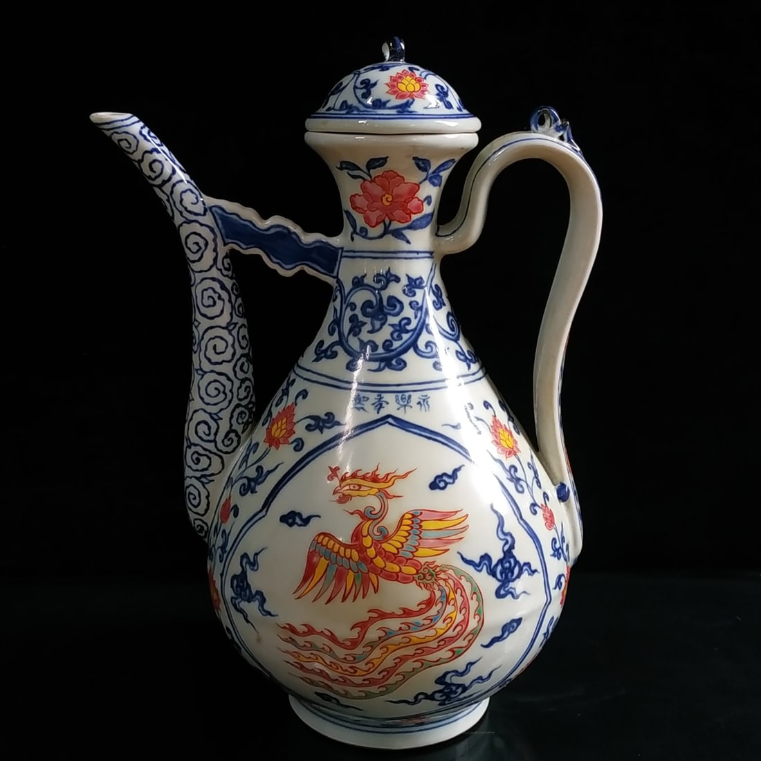 Ming Dynasty Yongle Blue and White Porcelain Wine Pot with Painted Phoenix Design: Ming Dynasty Yongle Blue and White Porcelain Wine Pot with Painted Phoenix Design Provenance:The Property of a Gentleman in Hampshire, United Kingdom, acquired in the 1996s. Our cooperative logistics