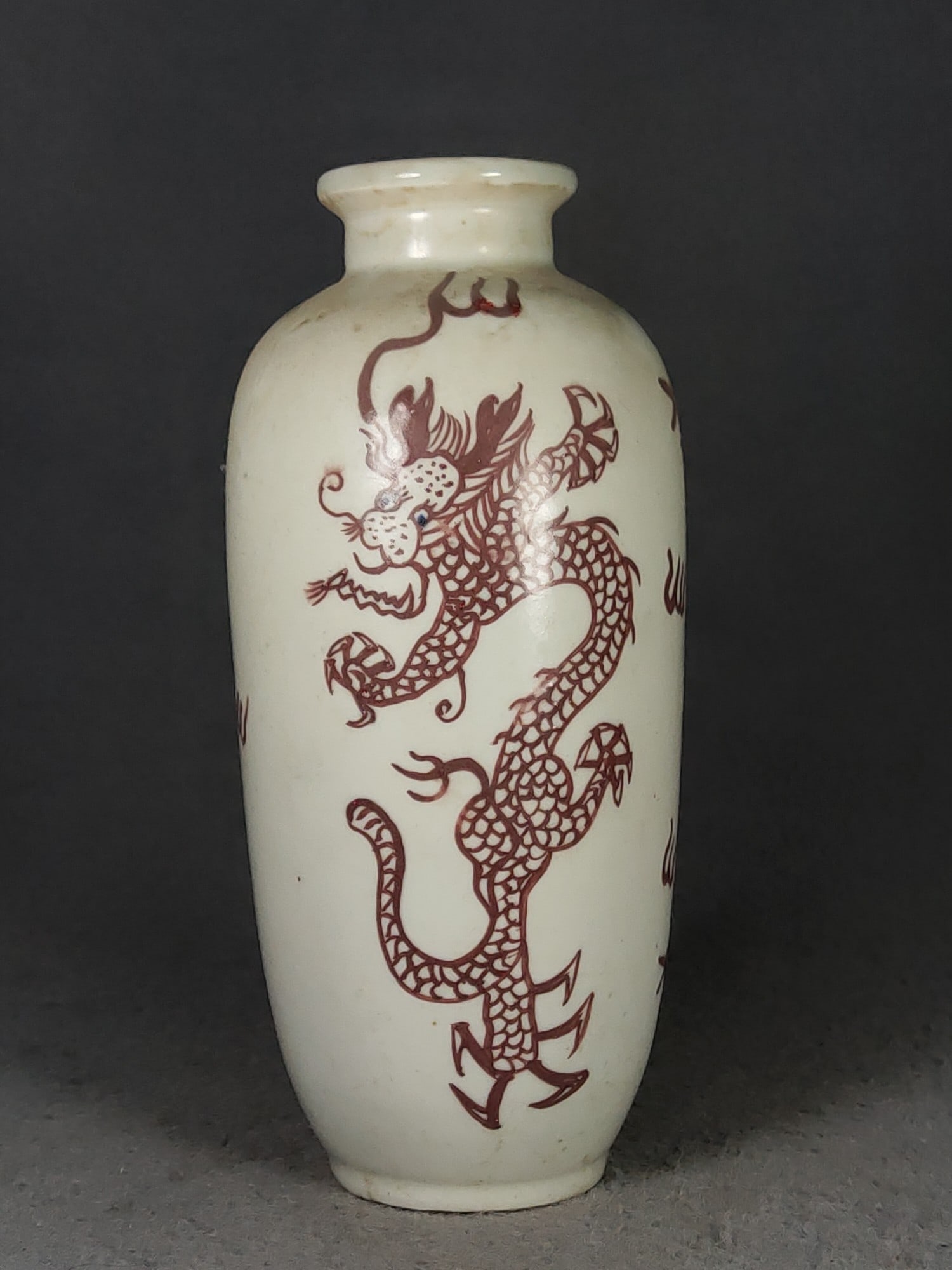 Underglaze red dragon-patterned cylindrical vase made during the Kangxi period of the Qing Dynasty (1 of 7)