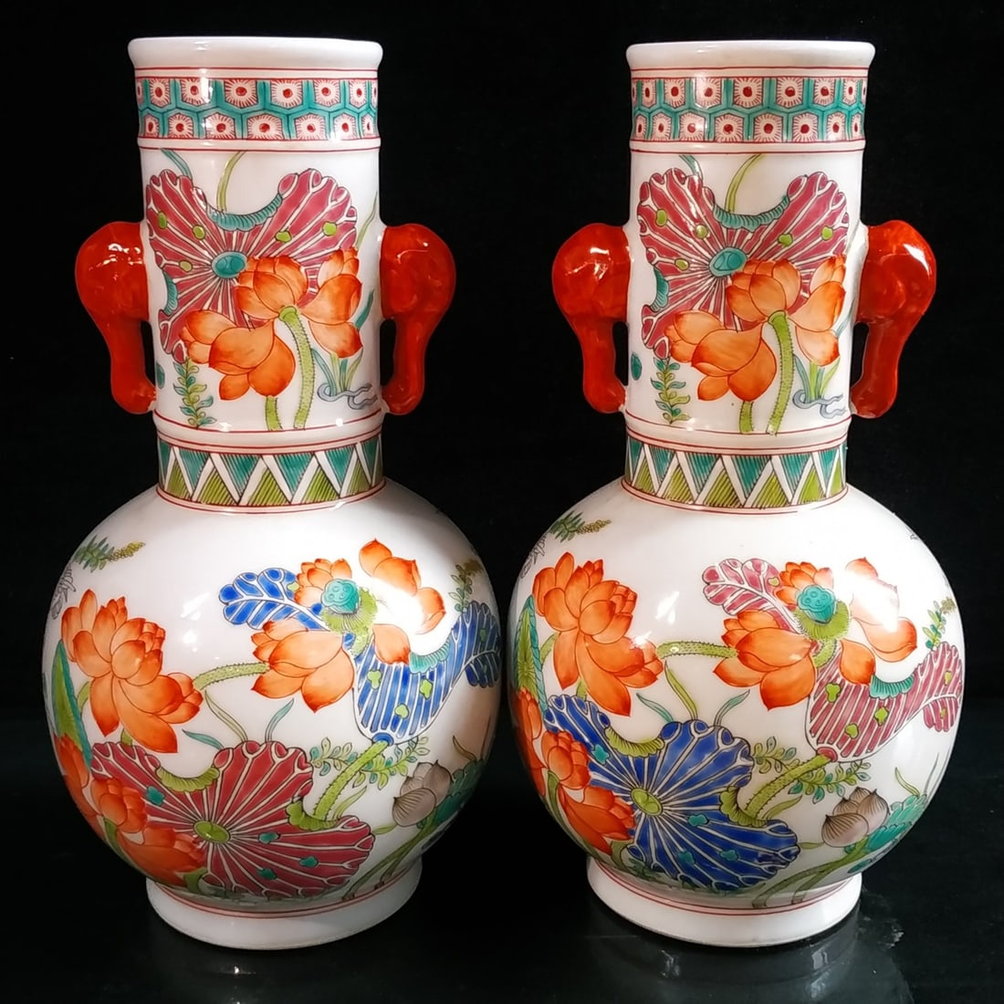 A Qianlong period famille rose hand-painted elephant trunk vase (1 of 7)