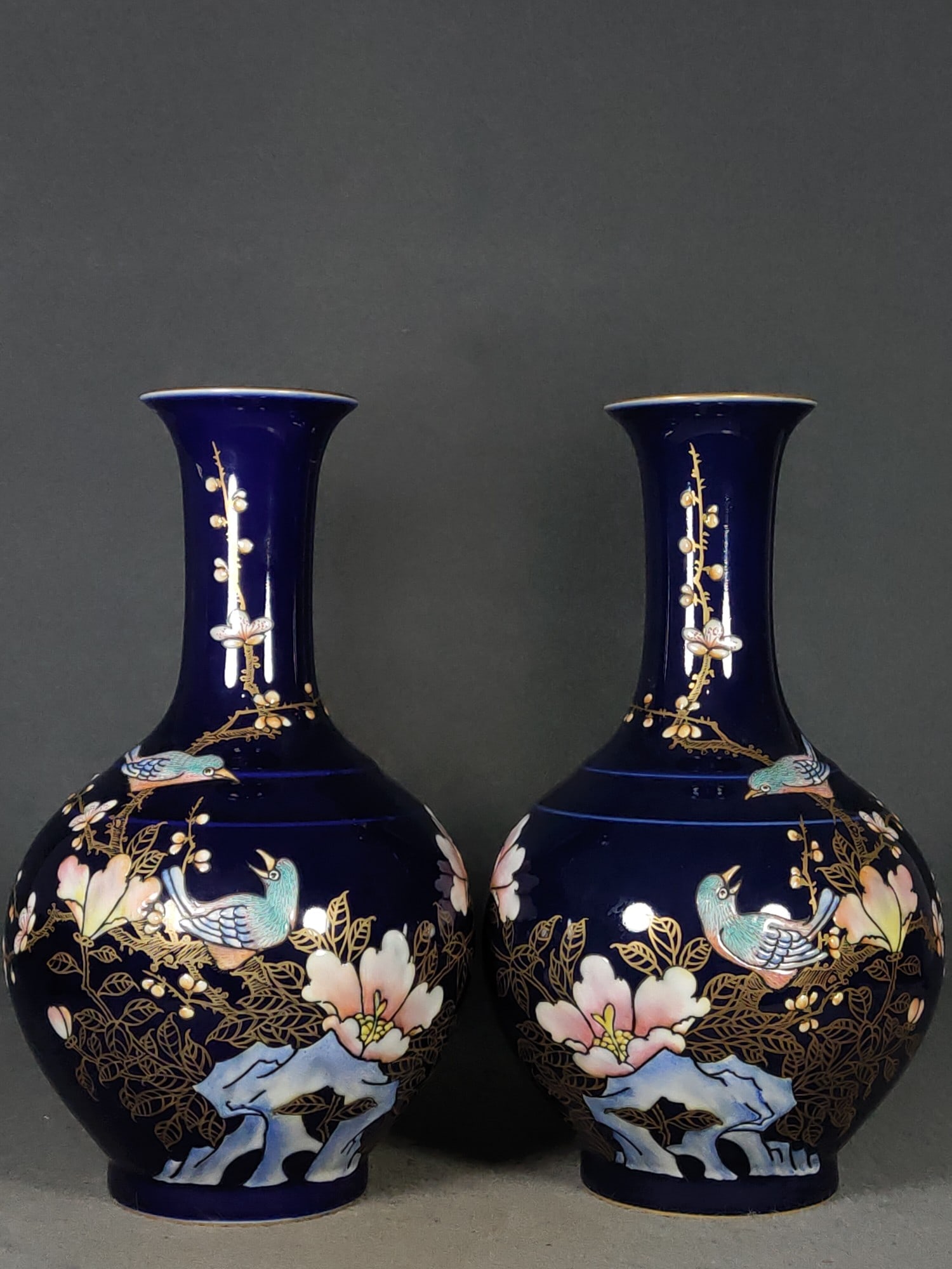 A pair of high-grade gemstone glaze famille rose flower and bird vases made during the Qianlong (1 of 7)