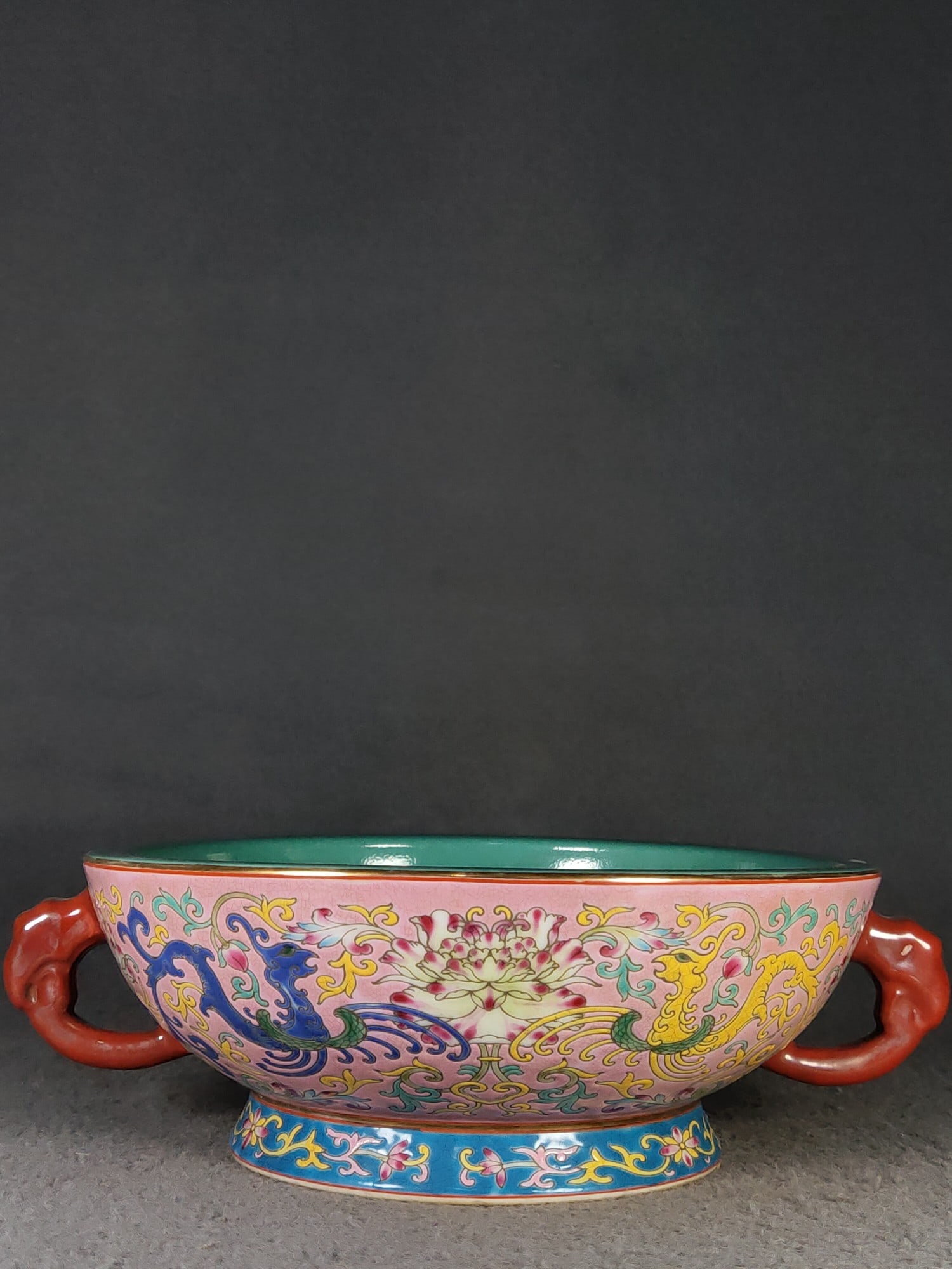 High-grade enamel-painted crackle glaze double-eared incense burner made during the Yongzheng period: High-grade enamel-painted crackle glaze double-eared incense burner made during the Yongzheng period of the Qing Dynasty Provenance:From a private collection in Sussex, United Kingdom. Our