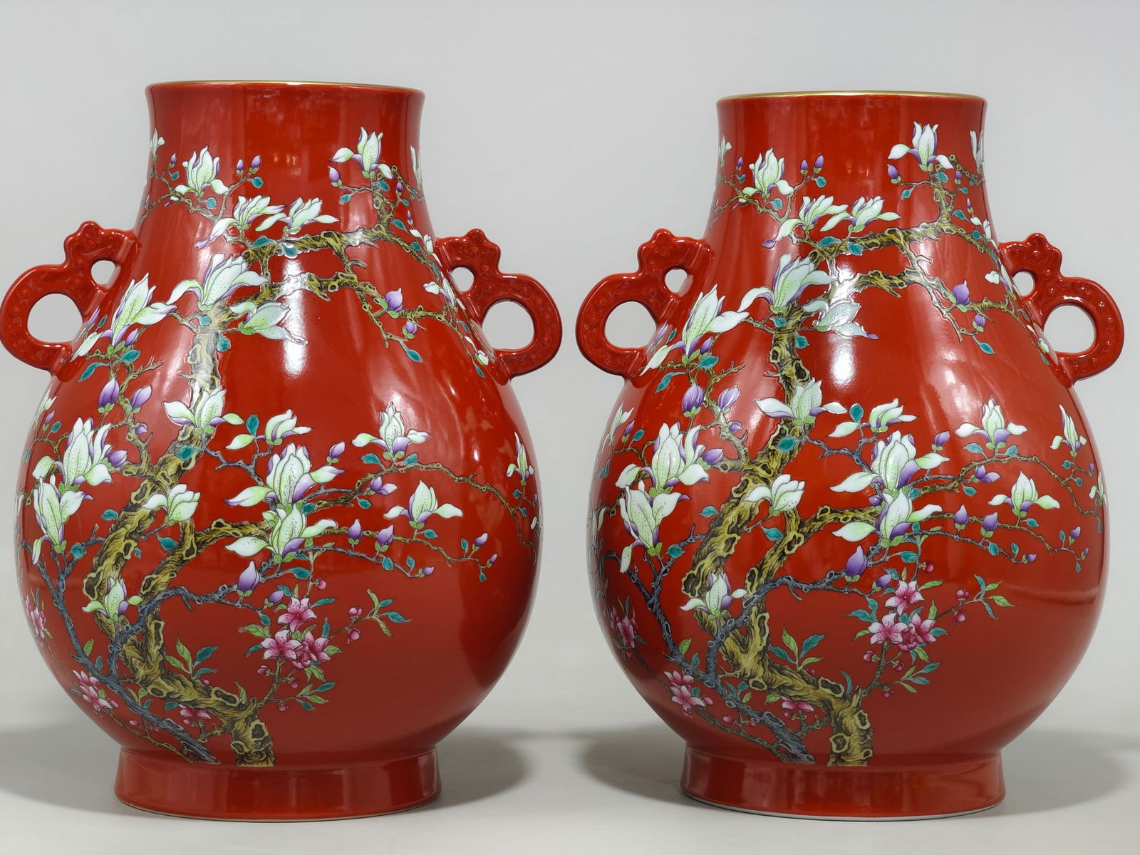 A famille rose coral red gold and jade pattern double-eared enameled bottle with the mark of the (1 of 9)