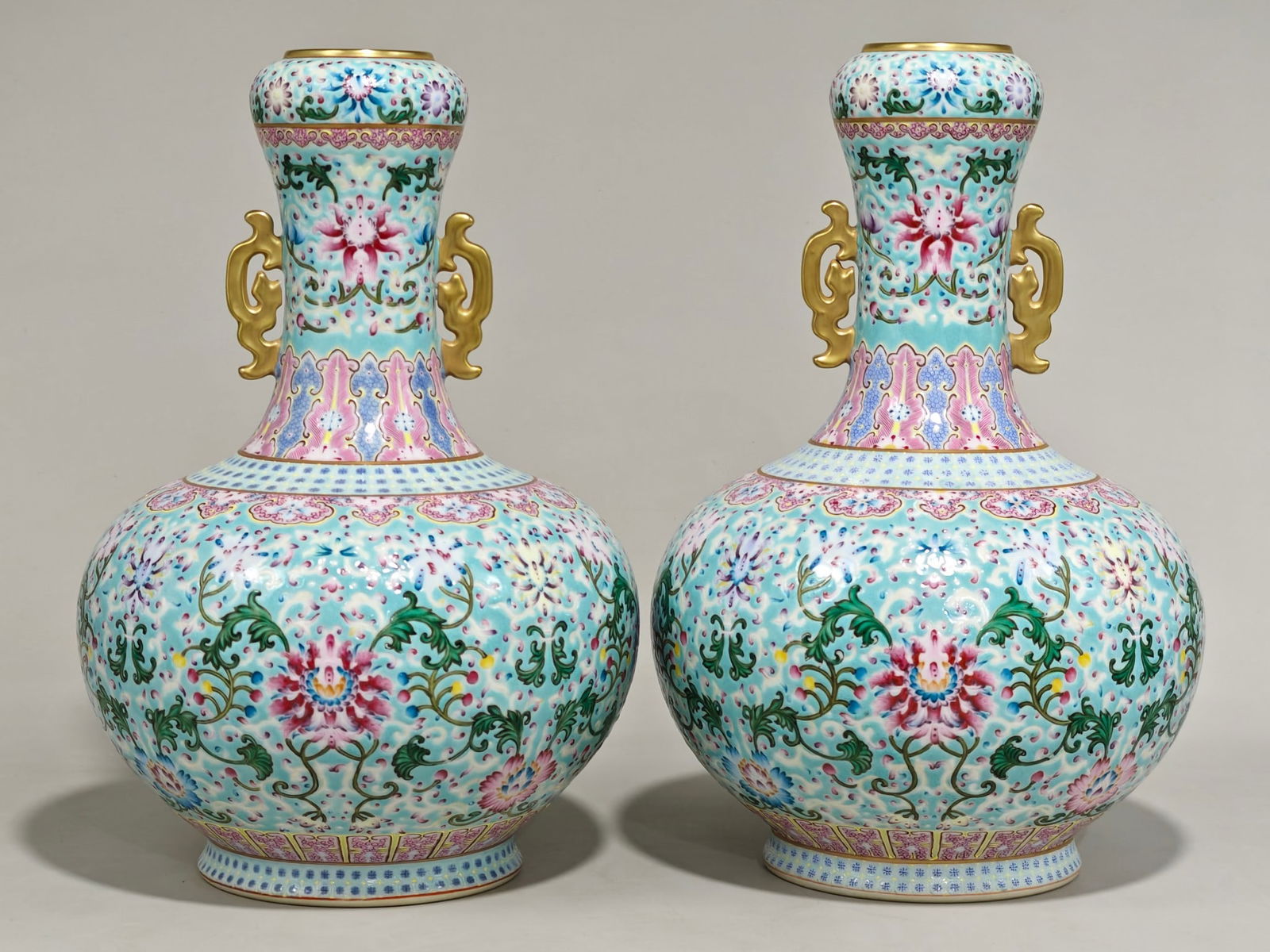 A famille rose garlic-shaped vase with a turquoise background and lotus scroll design, bearing the: A famille rose garlic-head vase with a turquoise background and lotus scroll design, bearing the mark of the Yongzheng reign of the Qing Dynasty. It measures 30.5 cm in height and 21 cm in diameter. P