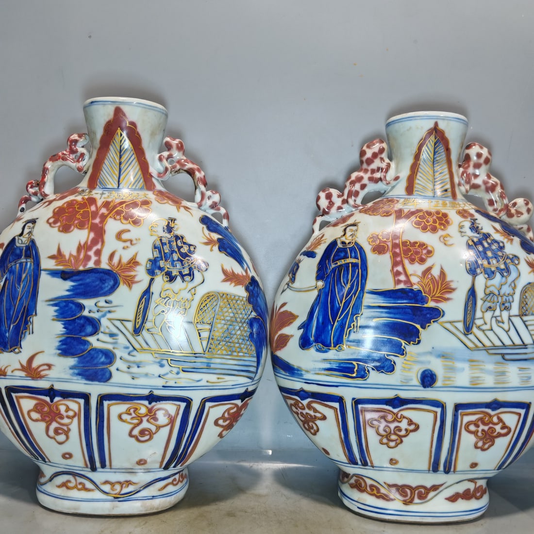 A hand-painted blue-and-white underglaze red and gold-painted figure vase depicting Xiao He chasing: A hand-painted blue-and-white underglaze red and gold-painted figure vase depicting Xiao He chasing Han Xin under the moon, dating from the eleventh year of the Zhizheng era of the Yuan Dynasty. Prove
