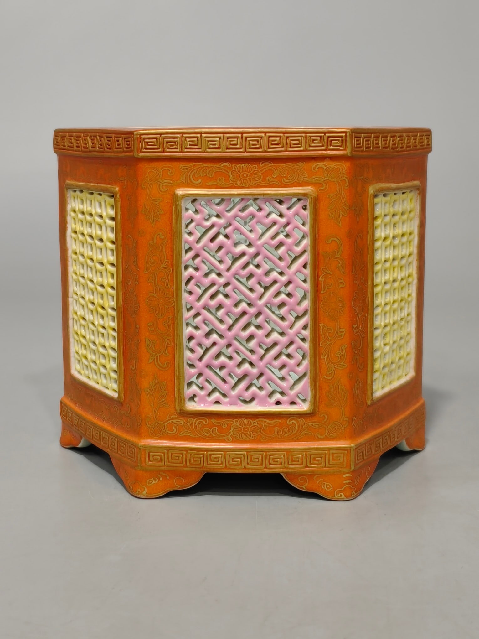 hexagonal brush holder with iron-red enamel and gold lacquer detailing, dating to the Qianlong (1 of 9)