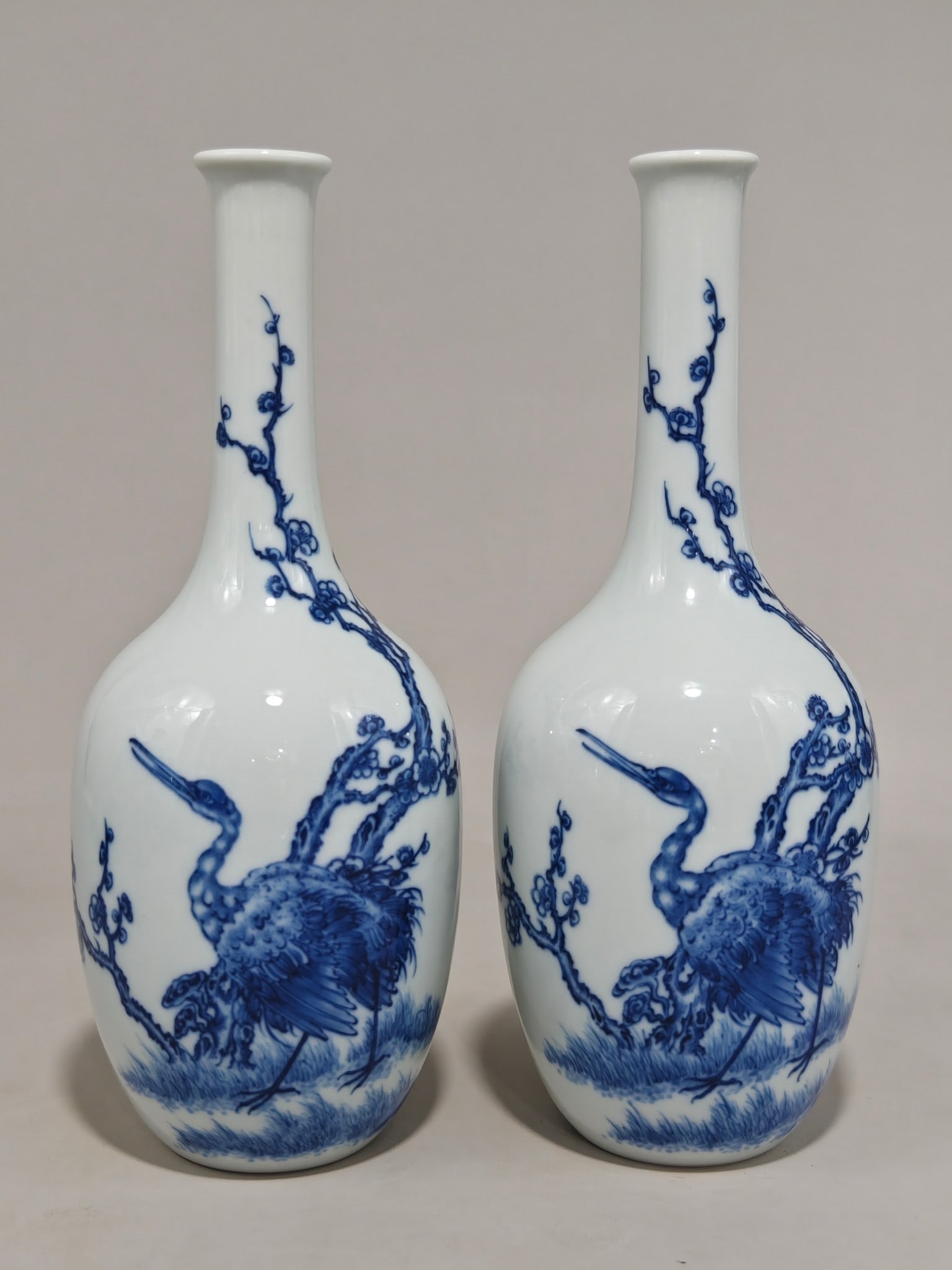 porcelain: Height 24.5 cm, diameter 10 cm Provenance:Private collection from a professor in Heidelberg University. Our cooperative logistics services provider expertly handles both domestic and global shipping a