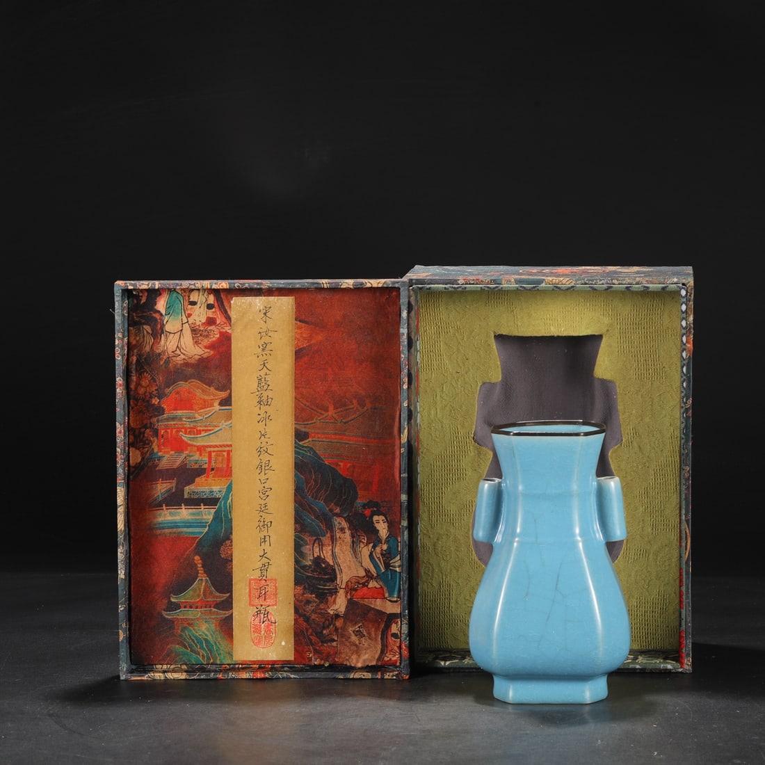 A Northern Song Dynasty Ru ware octagonal vase with sky-blue glaze, ice-crack pattern, and silver: A Northern Song Dynasty Ru ware sky-blue glazed vase with ice-crack pattern, silver rim, and imperial octagonal handle, entitled "Yingtai". Dimensions: Height 22 cm, Mouth diameter 9 cm, Belly