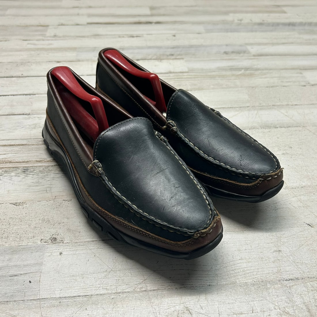 Allen Edmonds 'Boulder' Loafers, Men's Size 7.5: Allen Edmonds 'Boulder' loafers, men's size 7.5. Leather uppers with stitched apron-toe styling. Pre-owned with wear to soles and uppers; please review photos for details.