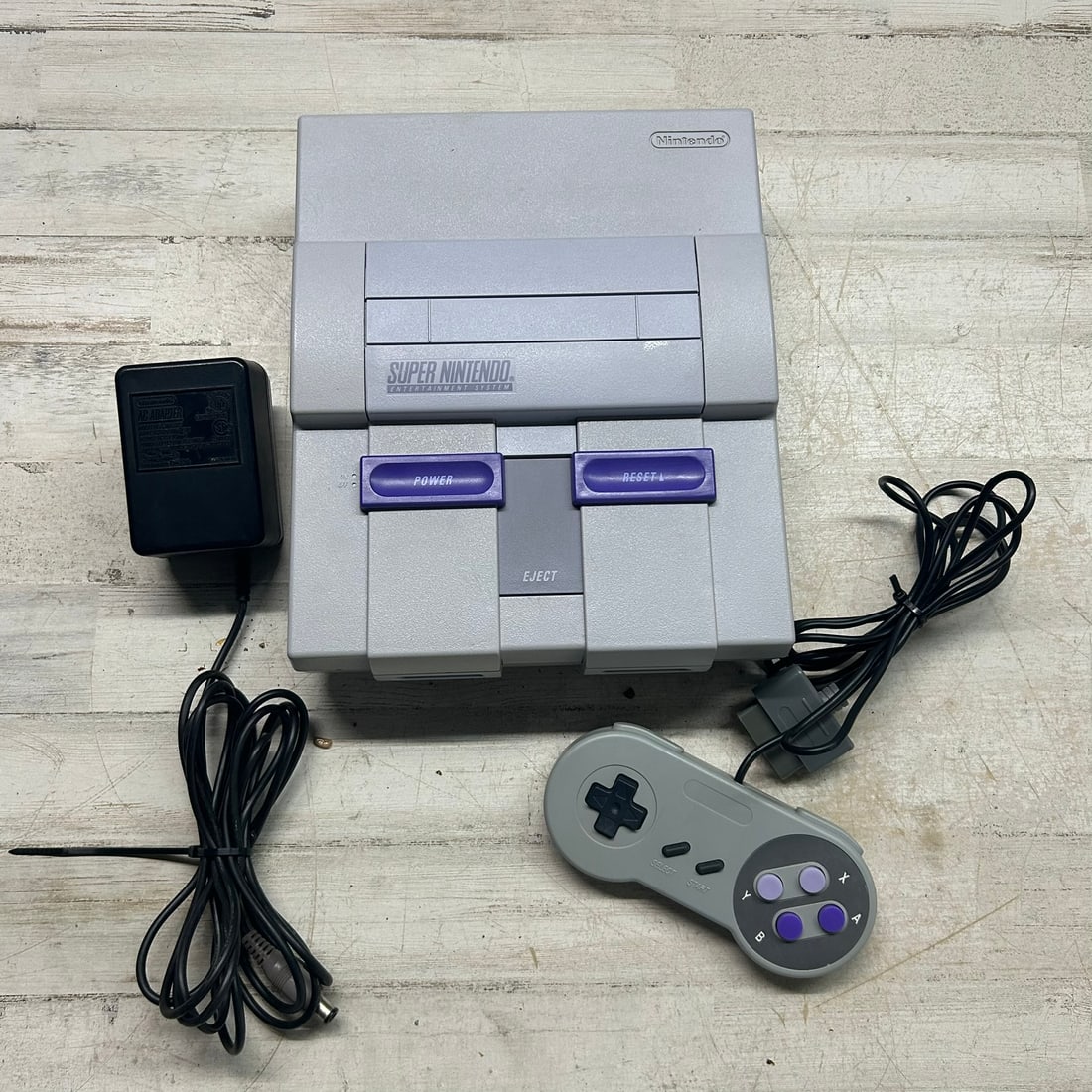 Nintendo Super Nintendo Entertainment System (SNES) Console w/ Controller & Power Adapter (1 of 8)