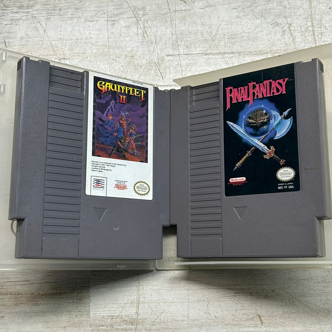 Nintendo NES Game Cartridges: Gauntlet II and Final Fantasy (1 of 8)