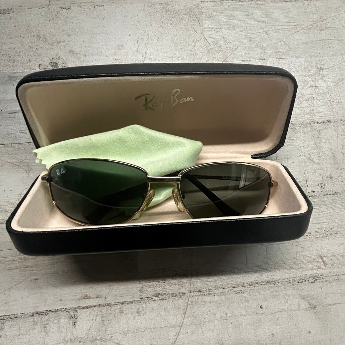 Ray-Ban Gold-Tone Aviator-Style Sunglasses with Case and Cleaning Cloth (1 of 7)