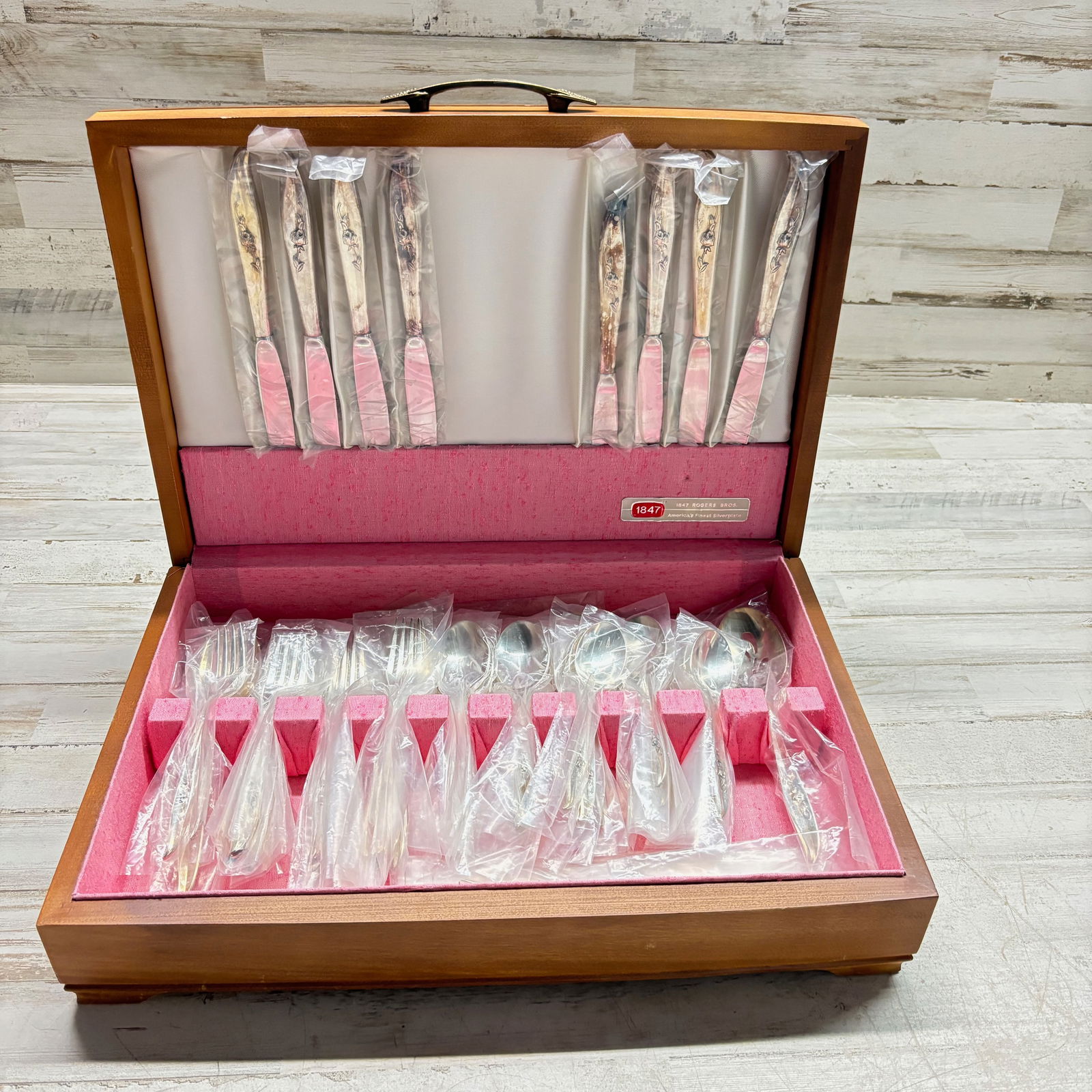 1847 Rogers Bros Silverplate Flatware Set in Wooden Case, Complete Service (1 of 10)