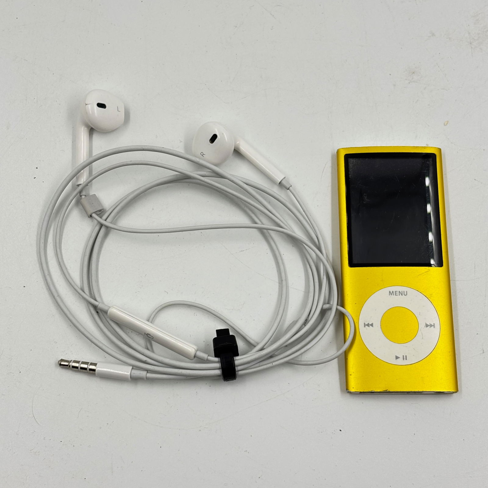 Apple iPod Nano 8GB (Yellow) with Earphones (1 of 6)