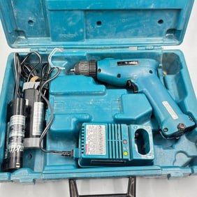Makita 6172D 3/8" Cordless Drill/Driver Set with Charger, Batteries & Case