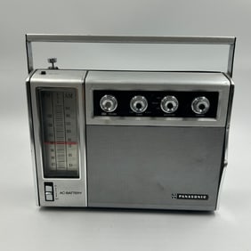 Vintage Panasonic AM/FM 2-Band Transistor Radio, Model RF-757