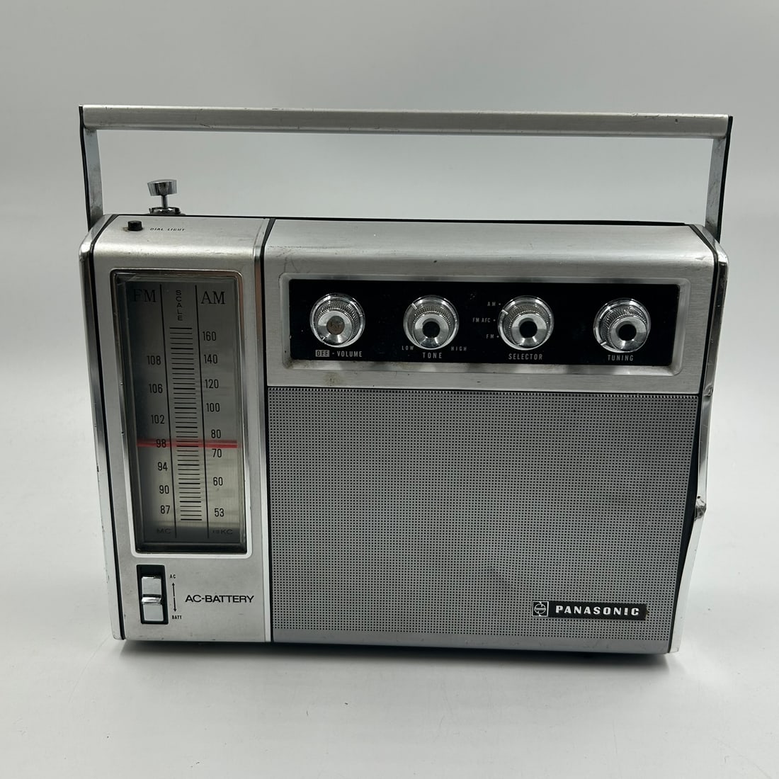 Vintage Panasonic AM/FM 2-Band Transistor Radio, Model RF-757 (1 of 6)