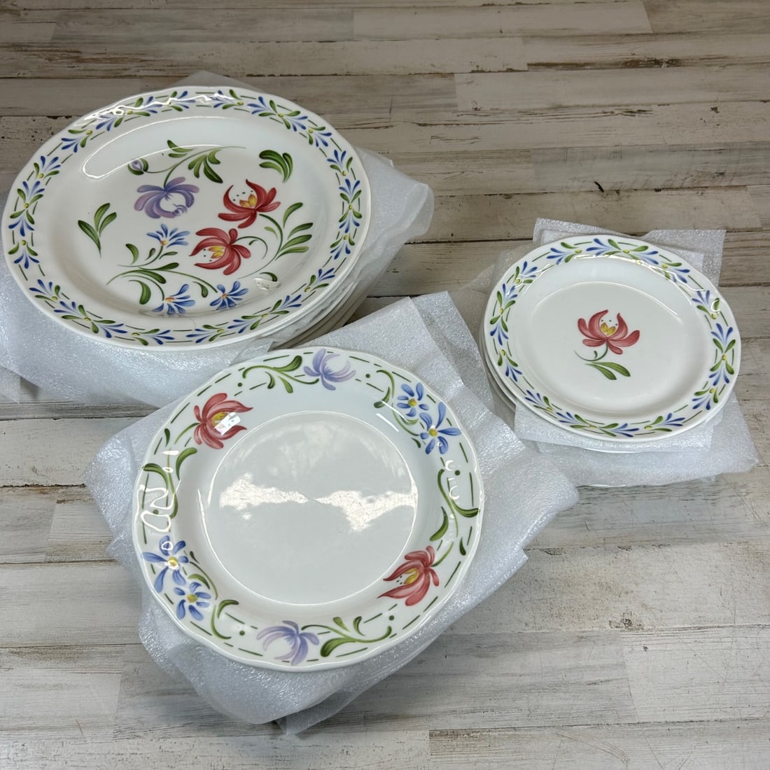 Royal Doulton Ambleside Fine China Plates 6 Pc Set Floral Pattern 1994 (1 of 8)
