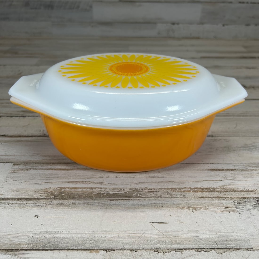 Pyrex "Sunflower" Casserole Dish with Lid Yellow Orange Oval Ovenware 1.5 Qt 043 (1 of 6)