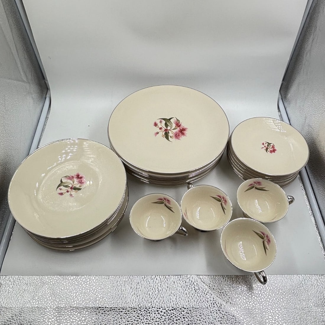 Vintage Royal Albert "Moss Rose" China Dinnerware Set 8-pc Plates & Cups Floral Silver Trim: This collection features a vintage 8-piece dinnerware set from Royal Albert, in the beloved "Moss Rose" pattern. The set includes multiple plates and matching cups, each adorned with delicate pink flo