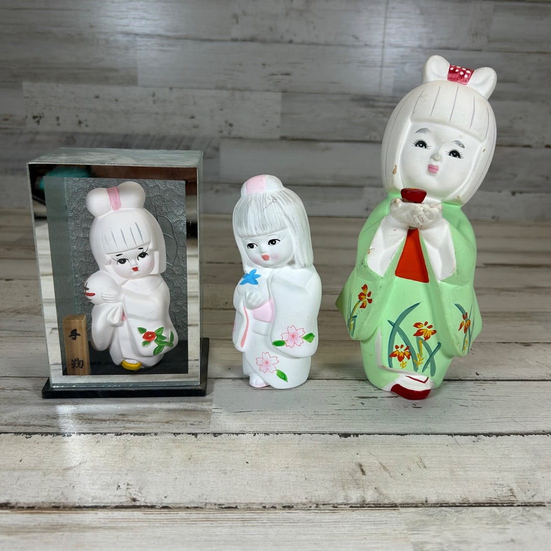 3 Japanese Kokeshi Style Dolls Ceramic Figurines w/ Mirrored Display Case (1 of 6)