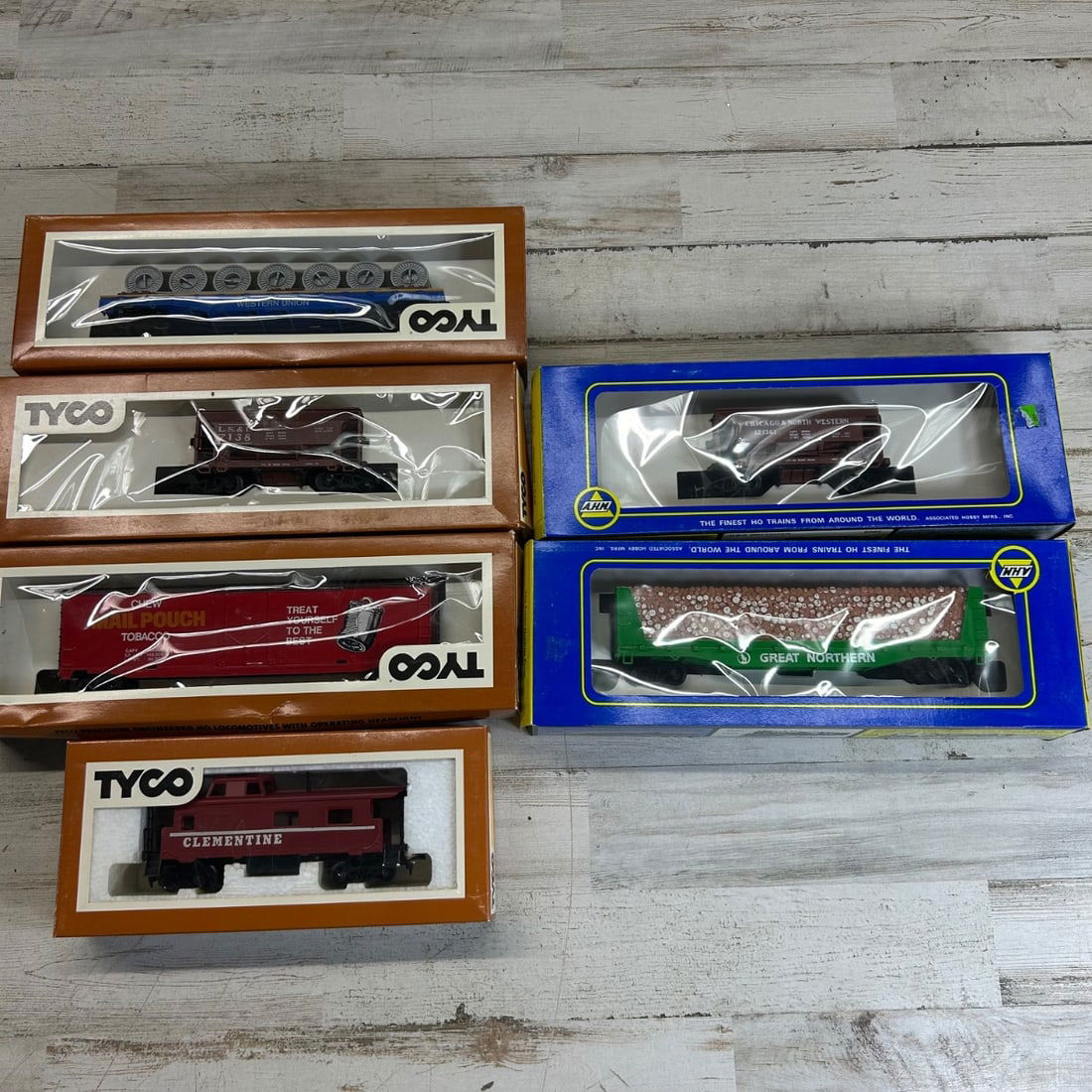 Tyco & AHM HO Scale Model Train Cars (5 Total) - Various Railroads (1 of 10)