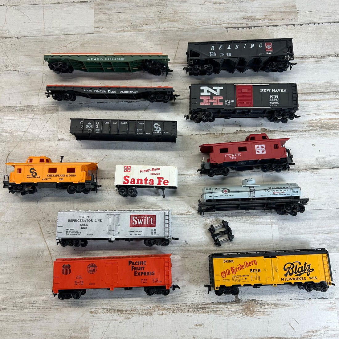 Model Train Cars Lot - Assorted Locomotives & Rolling Stock - HO Scale (1 of 8)
