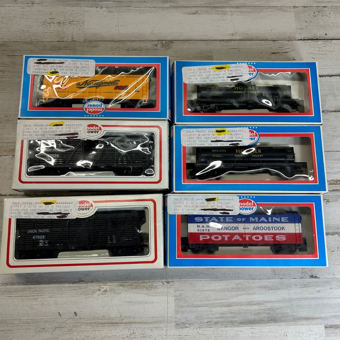 Model Power HO Scale Train Cars Lot - Narragansett, Union Pacific, Hooker, State of Maine (1 of 10)