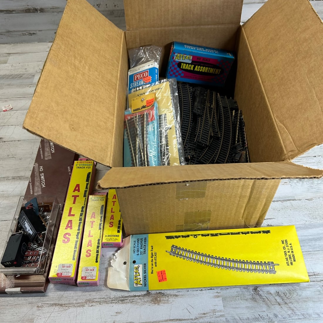 Atlas HO Scale Train Track Assortment & Accessories Lot - Mixed Brands (1 of 9)