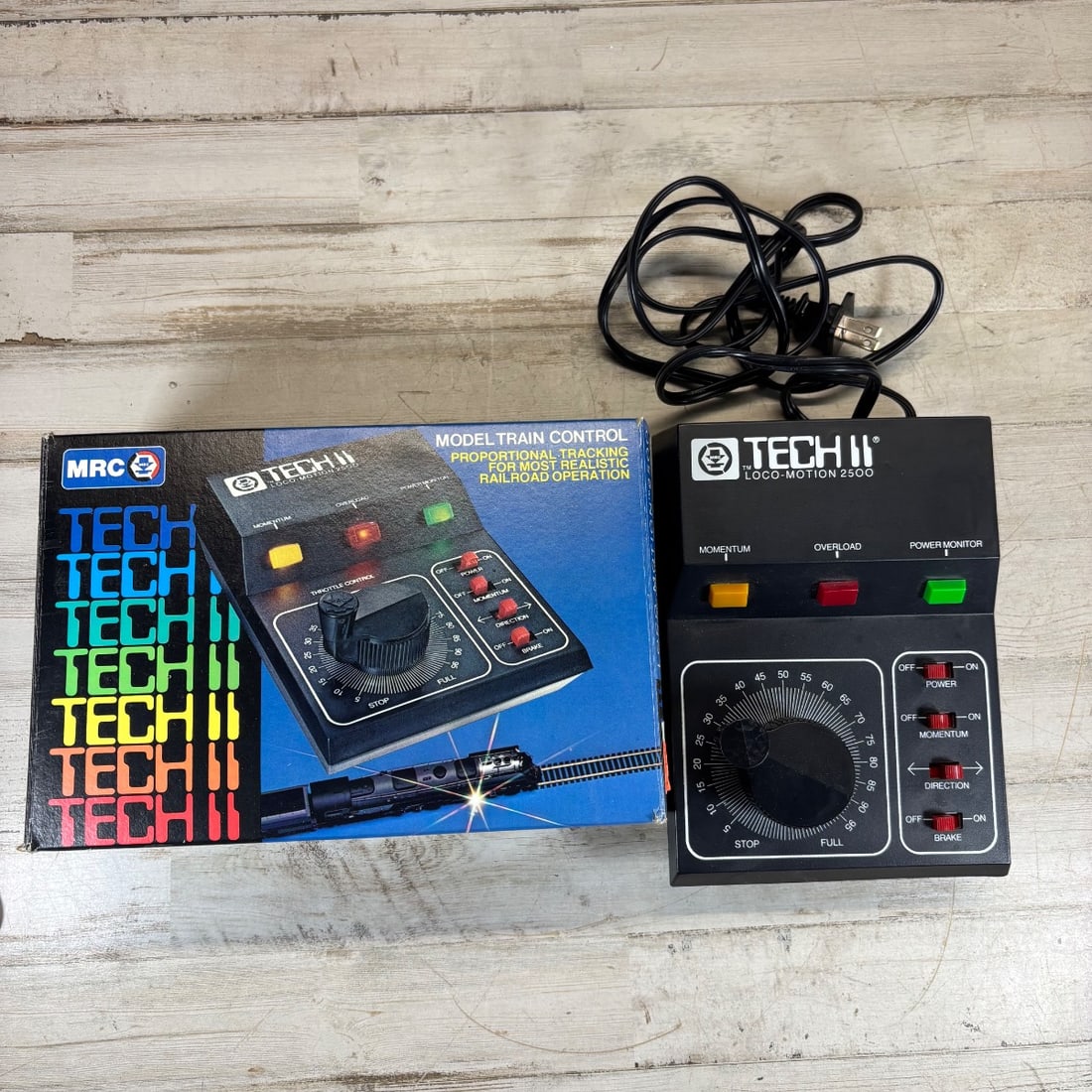 MRC Tech II Loco-Motion 2500 Model Train Controller Power Pack w/ Box (1 of 8)